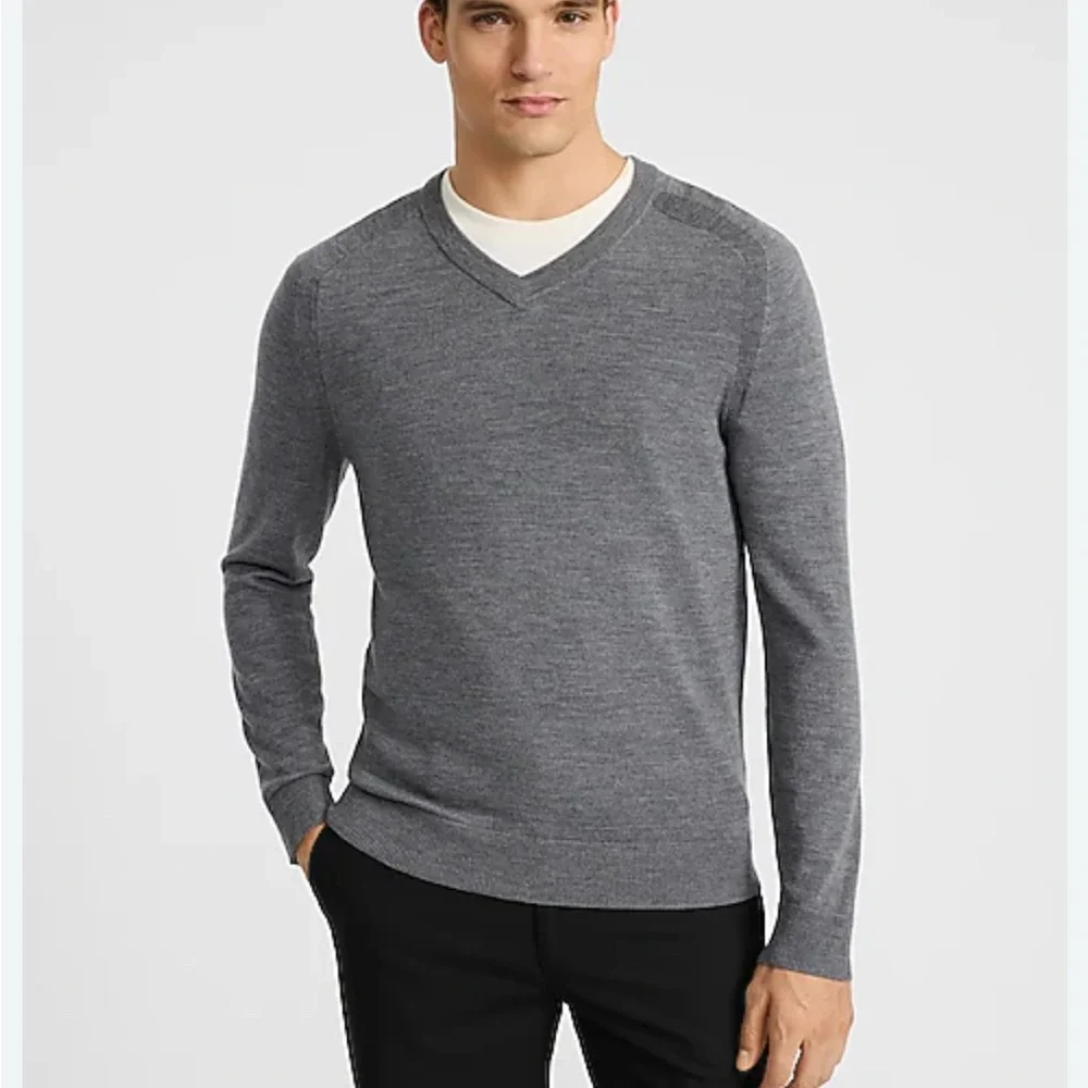 Express Merino Wool V-neck Sweater in Gray Size Medium